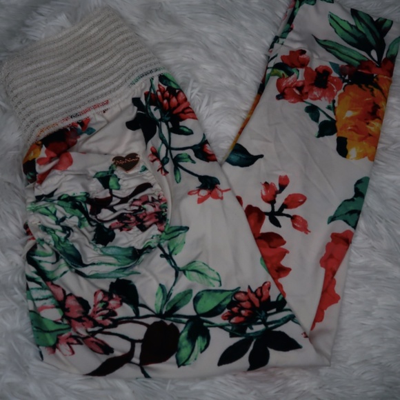 Cute Booty Lounge Capri Floral Leggings Size XS Great Condition - Picture 2 of 5